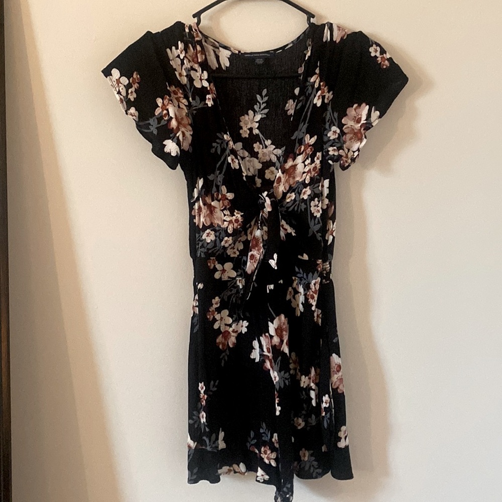 Floral Navy Romper (AE) Size Small